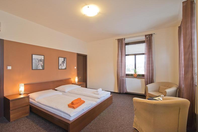 Hotel U Zlateho Byka Písek Cameră foto